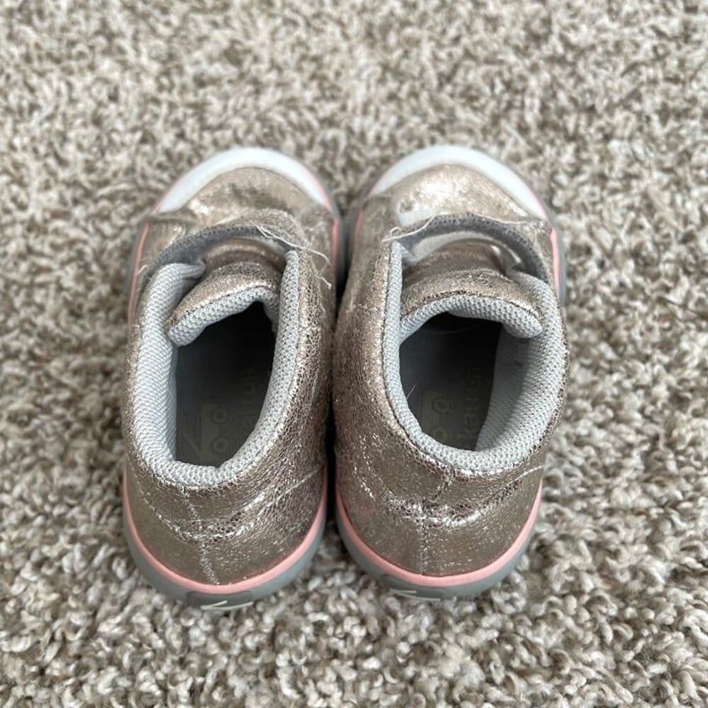 Size 6 / Toddler Girl See Kai Run Sneakers - Picture 4 of 8